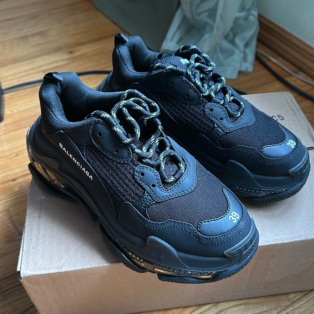 BALENCIAGA MEN'S TRIPLE S CLEAR SOLE SNEAKER IN BLACK NEW NO BOX